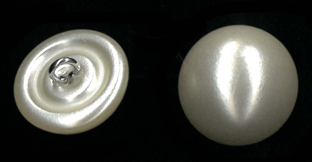 HALF ROUND PEARL BUTTON - SIZE 18 - CHAMP